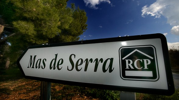 Benvingut/da a la web de la Residència Casa de Pagès Mas de Serra - Foto: e-naxian.com